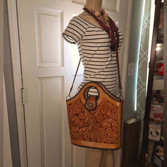 unbrand Handbags - Vintage tooled leather Med. bag 14"